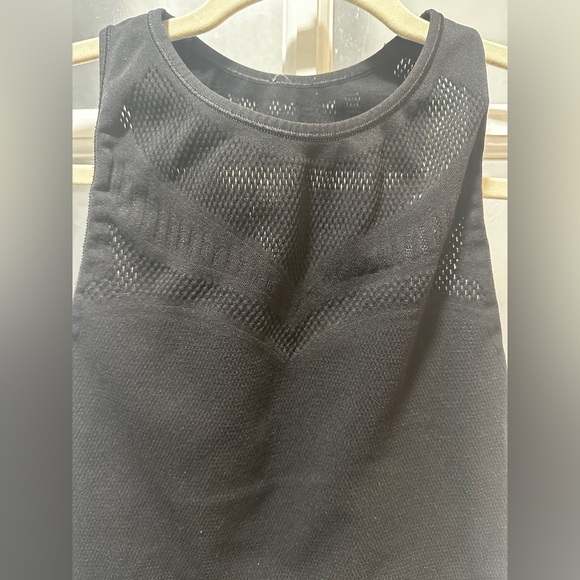 Lululemon Reveal Crop Top *En Avante-Black - Picture 3 of 6